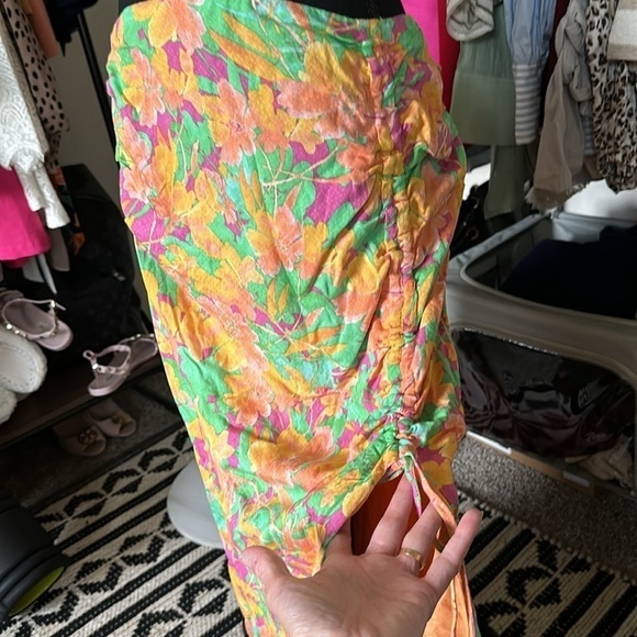 NWT Lost + Wander
Eternal Lights Floral Print Ruched Slit Front  Midi Skirt - Picture 5 of 6